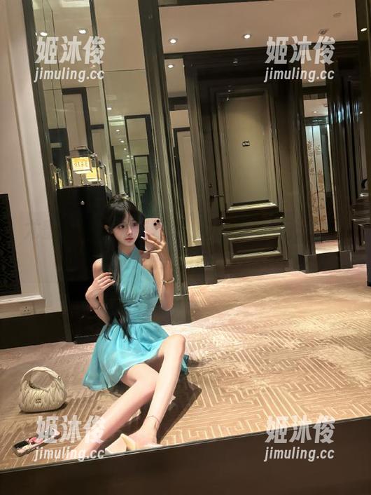 尤蜜荟-尤妮丝 尤蜜荟 - 优雅与性感,尤妮丝私房泳衣图集中的绝美瞬间大放送!