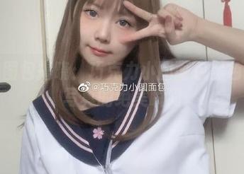 精选图包揭晓：巧克力小圆面包黑色主题写真的绝美瞬间