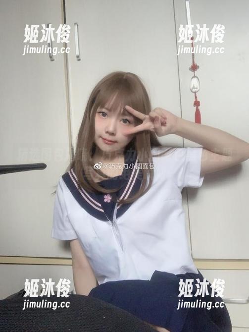 巧克力小圆面包 精选图包揭晓:巧克力小圆面包黑色主题写真的绝美瞬间