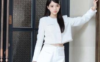 微密圈 – 徐莉芝比基尼私房美图分享：让你领略她的不凡气质与迷人笑容！