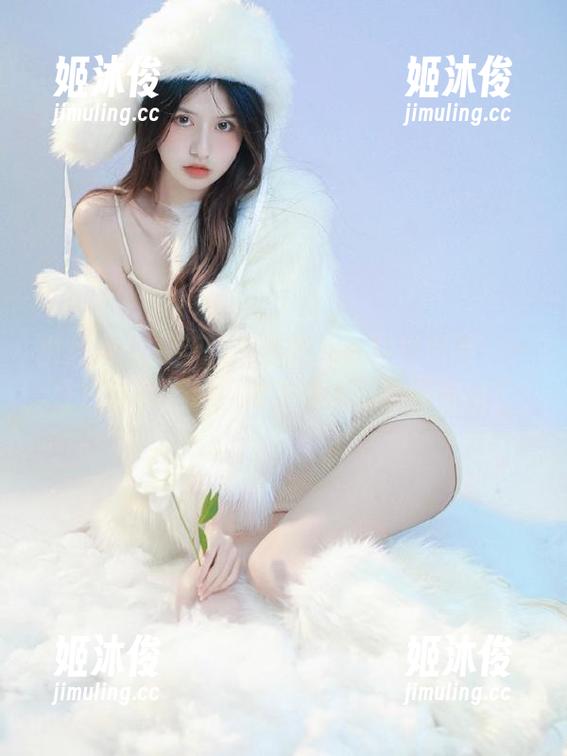 推女神-娜依灵儿 推女神 - 最新的娜依灵儿白衬衫原图:一件白衬衫,如何散发她无形的吸引力?