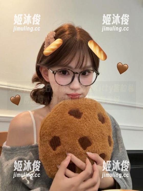 推女神-施忆佳Kitty酱 推女神 - 夏日探秘:施忆佳Kitty酱的私房原图,捕捉瞬间的真实与美好