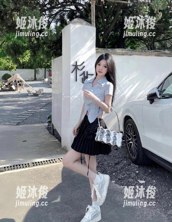 推女神-施忆佳Kitty酱 推女神 - 不可错过!施忆佳Kitty酱圣诞全套写真原图,尽显她的迷人风采