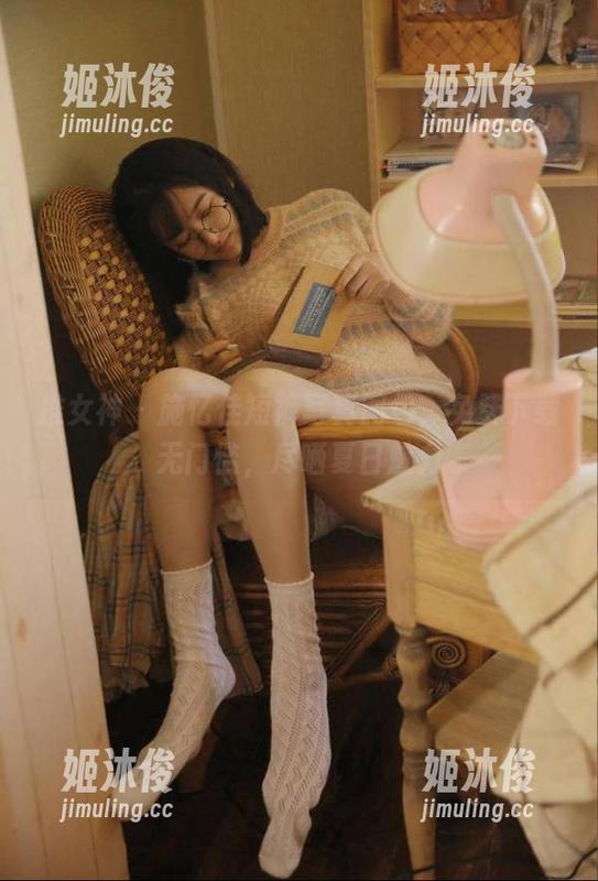 推女神-施忆佳 推女神 - 施忆佳短裤写真图包,免费下载无门槛,尽晒夏日魅力