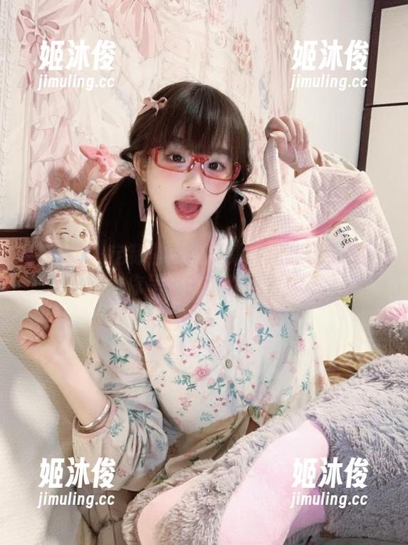 无敌哒小姨妈 微密圈 - 定制黑丝写真集:无敌哒小姨妈为你呈现的个性魅力!