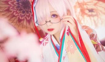 日奈娇牛仔裤写真作品资源大全：优雅与个性的原图带你领略时尚前沿！