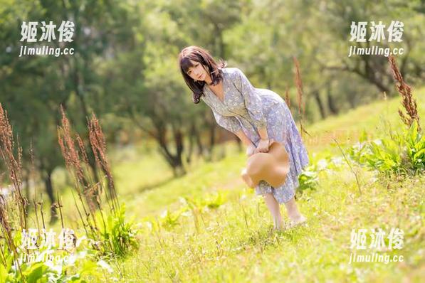 星之迟迟 星之迟迟写真套图更新,透视她那令人艳羡的美腿魅力