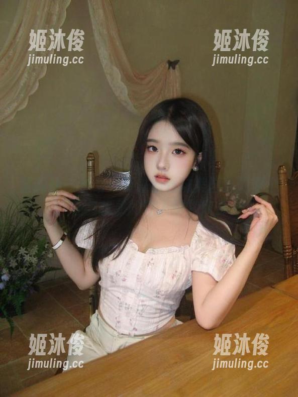 星颜社-林幼一 星颜社 - 林幼一带来的丝袜美图:闪耀个性与优雅的迷人照片欣赏