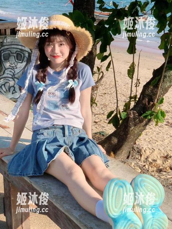 星颜社-梦心玥 星颜社 - 梦心玥双人套图分享:这画风是不是有点像在打卡旅行?