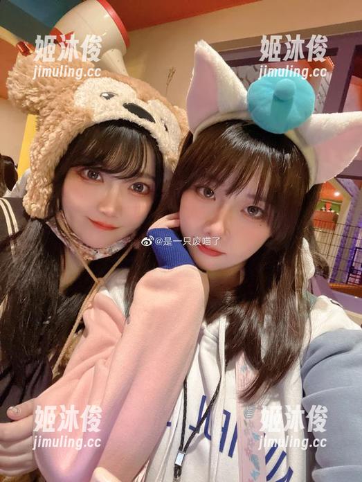 是一只废喵了 来看看“是一只废喵了”小姐姐的圣诞麋鹿美图套图,绝对让你萌化心房!