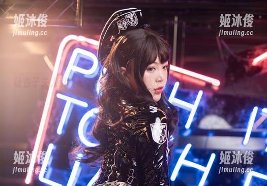 杏子夫人 让杏子夫人引领你,进入修女的梦幻世界,精彩cos作品合集等你来探索