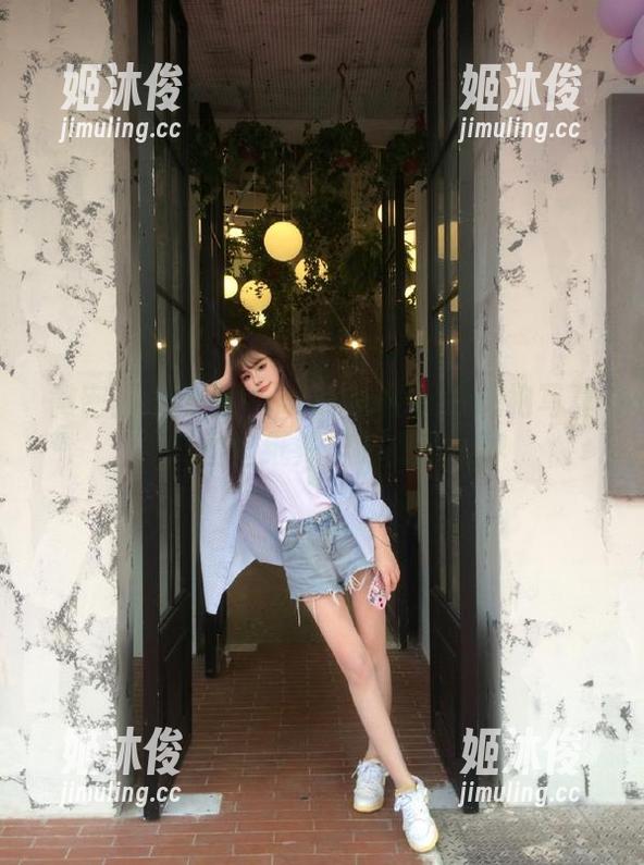 微密圈 - 果儿Victoria的黄色战袍写真，美图壁纸开启时尚新视界