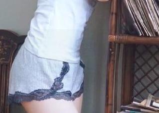 微密圈 – 果儿Victoria的奶牛写真套图，感受乡村氛围与甜美生活