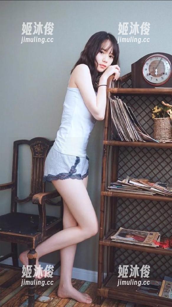 果儿Victoria 微密圈 - 果儿Victoria的奶牛写真套图,感受乡村氛围与甜美生活