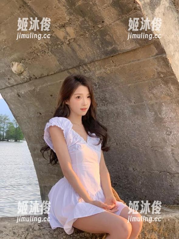 梦丝女神-王娇娇 梦丝女神 - 王娇娇日常写真:每一幅作品都是独特的温柔,赶快下载收藏喔!