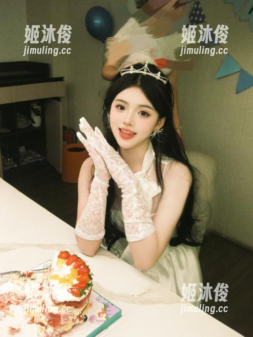 森萝财团-卉子 森萝财团 - 卉子的吊带写真美图精选,轻奢诱惑难以抵挡