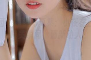 森萝财团 – 高清写真集：小夜在白裙中的唯美瞬间，清新动人