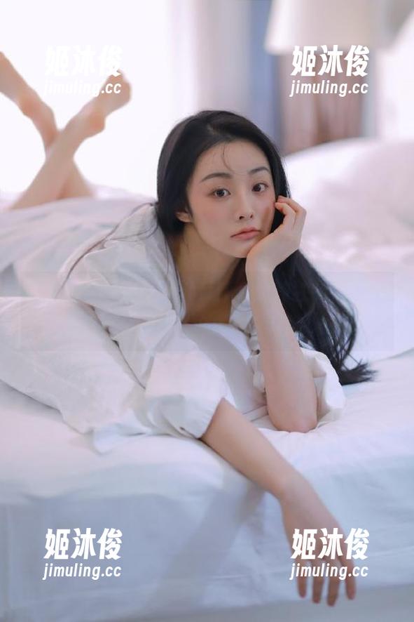 森萝财团-小奶糕Milky 森萝财团 - 小奶糕Milky女神独特风格高清图册:呈现她的个性与迷人光彩