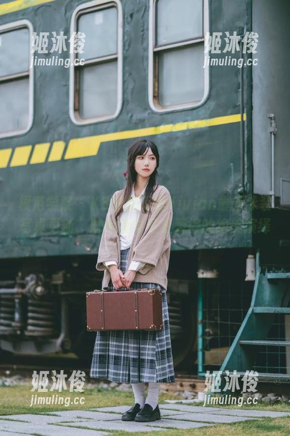 模范学院-K8傲娇萌萌Vivian 模范学院 - K8傲娇萌萌Vivian最新泳装写真更新,时尚感与可爱兼得的绝美演绎