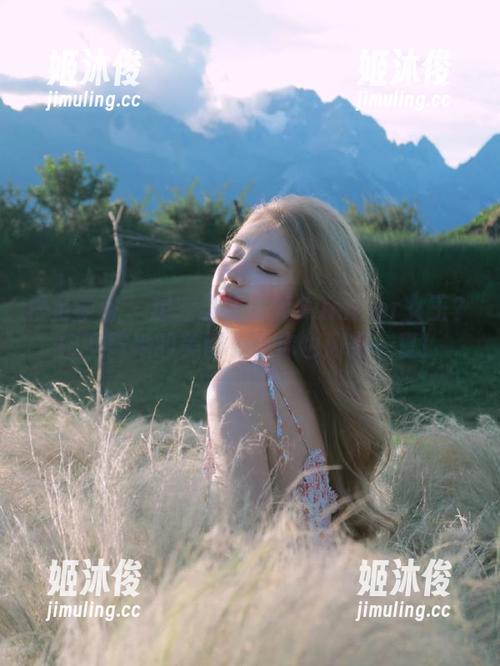 模范学院-夏笑笑Summer 模范学院 - 想变身夏笑笑Summer女王?快下载她的美图,让你也闪耀一夏!