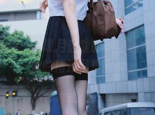 模范学院 – 发现月音瞳的美足魅力，尽在她的精致写真图库