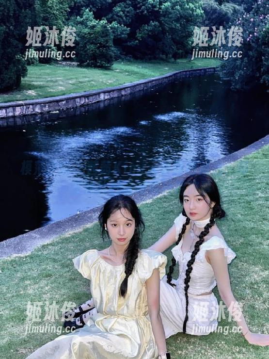 模范学院-茜茜Kimi 模范学院 - 茜茜Kimi天台图包精选:每一张照片都诉说着独特故事