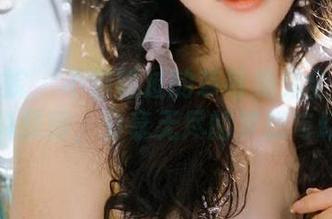 模范学院 – 不容错过的草莓兔兔全套透明写真原图，分享无尽的梦想与幻想