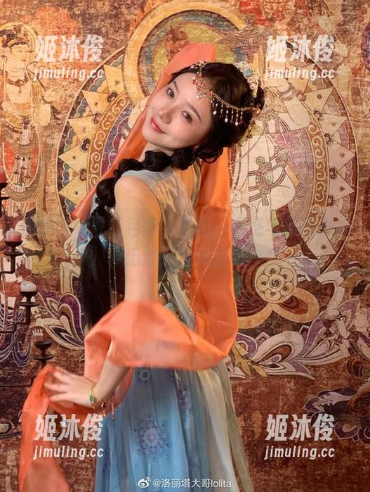 洛丽塔大哥 洛丽塔大哥红色内衣套图,诱惑与美感交织,迅速下载体验吧!