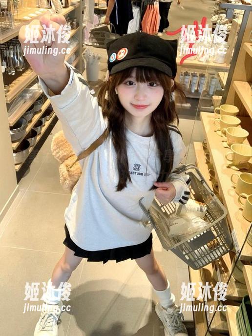 爱美足-佳妹 爱美足 - 佳妹的女仆套图分享,带你感受每一帧的独特魅力!