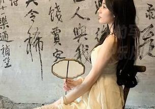 爱蜜社 – 乐乐Mango可爱的写真图包：一键获取你的日常快乐，快乐从这一刻开始！