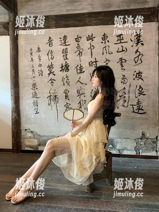 爱蜜社-乐乐Mango 爱蜜社 - 乐乐Mango可爱的写真图包:一键获取你的日常快乐,快乐从这一刻开始!