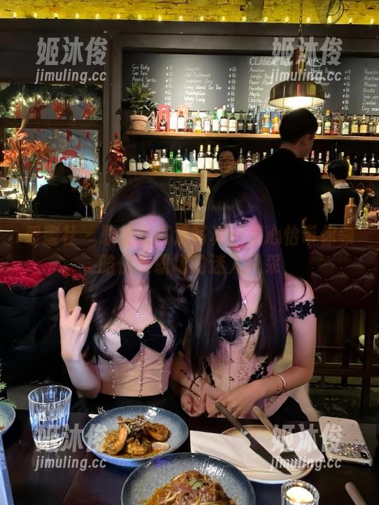 爱蜜社-温心怡 爱蜜社 - 职业装高清写真:温心怡带你领略优雅职场的迷人风采