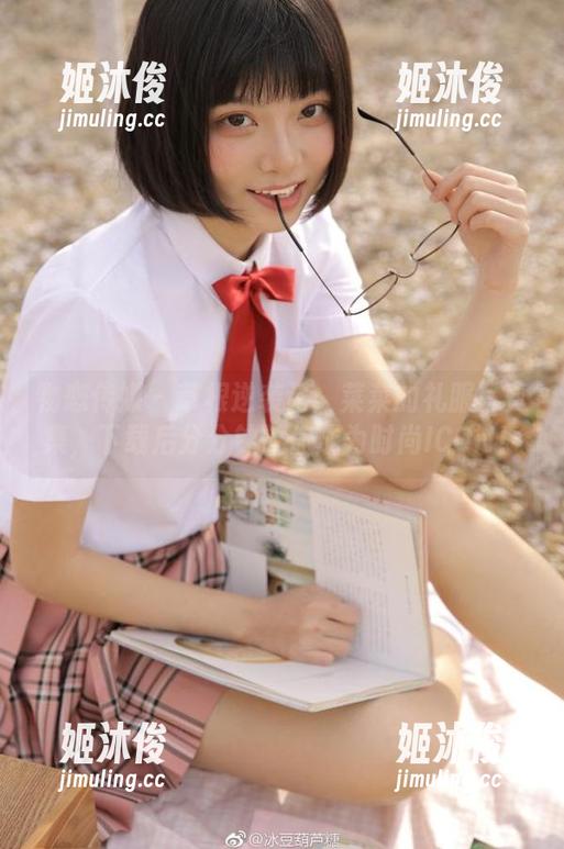 物恋传媒-菜菜 物恋传媒 - 草根逆袭记:菜菜的礼服写真集,下载后分分钟让你成为时尚ICON!
