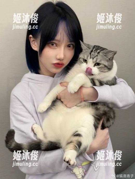 狐洛洛子 狐洛洛子美图精选,办公室瞬间升华成时尚潮流秀场