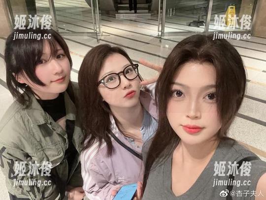 白烨烨 独特视角下的私拍:白烨烨豹纹护士原图让人惊艳不已
