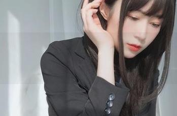 一次看尽美腿风情：白银81的美脚作品集分享，值得你认真欣赏