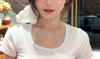 微密圈 – 白龙猫女白衬衫轻盈上线，经典美图资源绝对值得收藏！