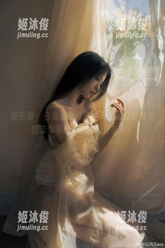 白龙猫女 微密圈 - 白龙猫女新作曝光,蟒蛇丝袜美图带你领略惊艳的视觉盛宴!