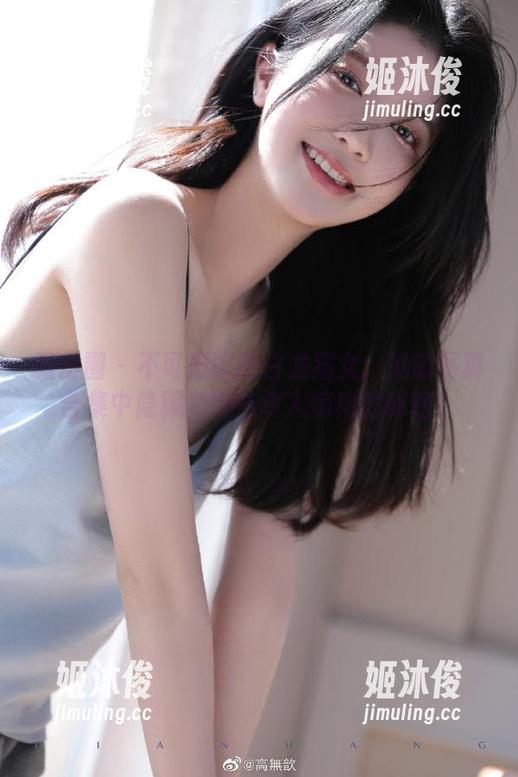 白龙猫女 微密圈 - 不可思议的白龙猫女:她的写真合集中隐藏着哪些令人惊艳的秘密?