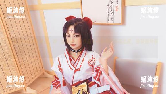 神楽坂真冬 职业装与青春的碰撞,神楽坂真冬写真作品展现职场时尚新态度,独家图片奉上!