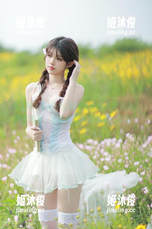 秀人网-Candy糖糖 秀人网 - Candy糖糖女王的私房美图:换个角度,你的生活也能像糖一样甜!