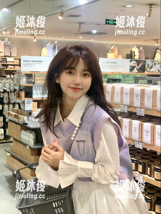 秀人网-Elise谭晓彤 秀人网 - Elise谭晓彤婚纱写真回顾:独家原图与图册探索时尚与情感交织