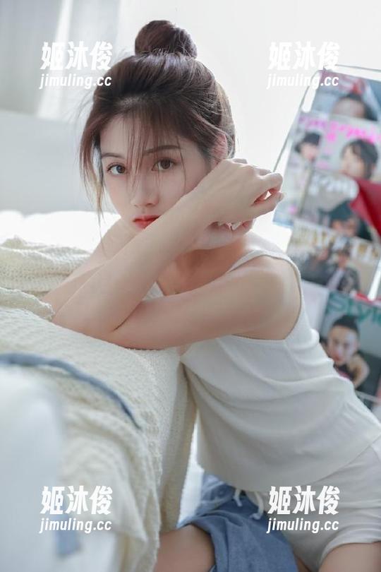秀人网-Milk大萌 秀人网 - 来一波Milk大萌的泳装写真分享,准备好被她的魅力淹没吧!