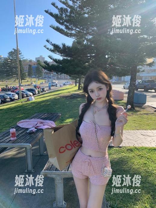 秀人网-伊诺 秀人网 - 伊诺短裤作品集的独特风采:展现青春活力与时尚感的绝佳资源