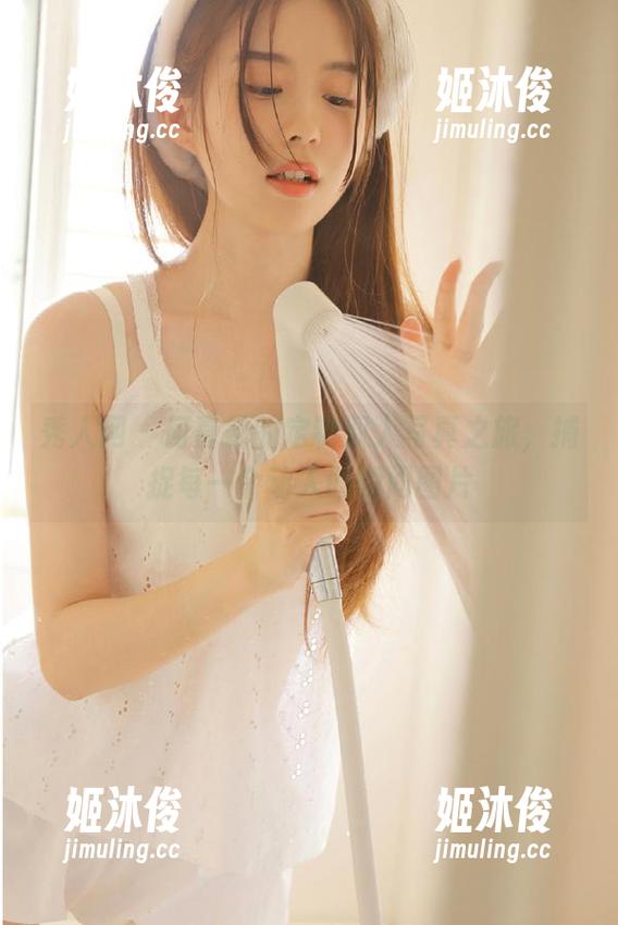 秀人网-何嘉颖 秀人网 - 何嘉颖的定制双人写真之旅,捕捉每一个动人的瞬间图片