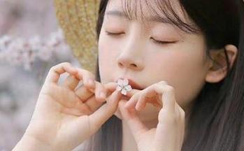 秀人网 – 余心曼黑白全套，图片中那些深思熟虑的瞬间到底表达了什么？
