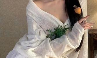 秀人网 – 跟随余贝拉bella的镜头，校服私拍带来无限美图，记录每一个动人瞬间