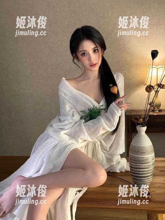 秀人网-余贝拉bella 秀人网 - 跟随余贝拉bella的镜头,校服私拍带来无限美图,记录每一个动人瞬间