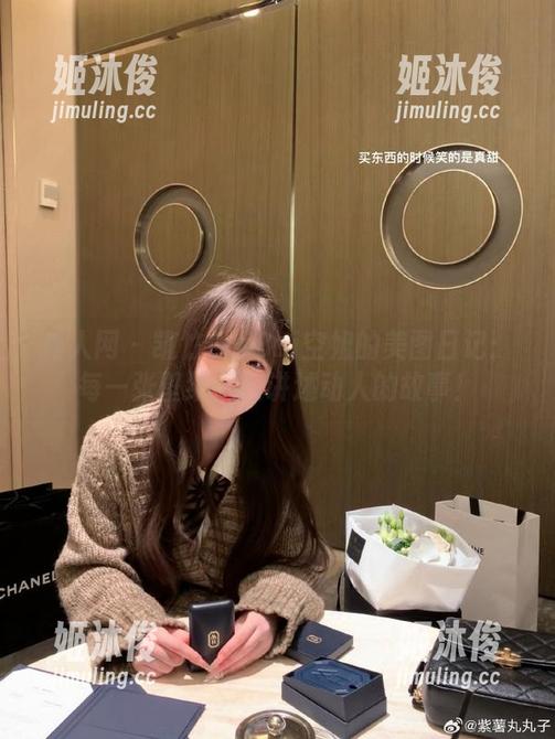 秀人网-凯竹BuiBui 秀人网 - 凯竹BuiBui空姐的美图日记:每一张壁纸都在讲述动人的故事!