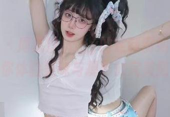 秀人网 – 周慕汐baby的定制厨娘作品，带你体验美味与摄影的完美融合